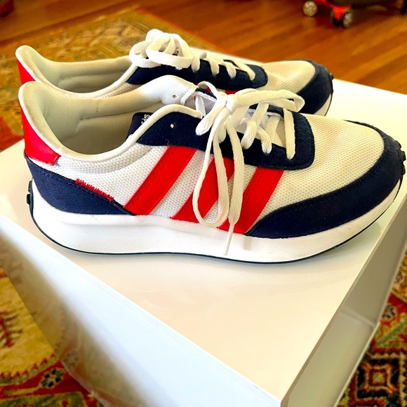 Adidas Run 70s shoe size 4.5 - Picture 2 of 4
